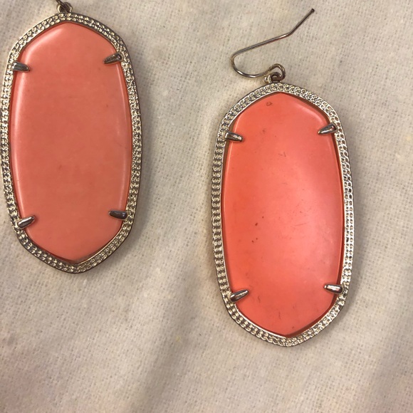 Kendra Scott Danielle Earrings in coral - Picture 2 of 4